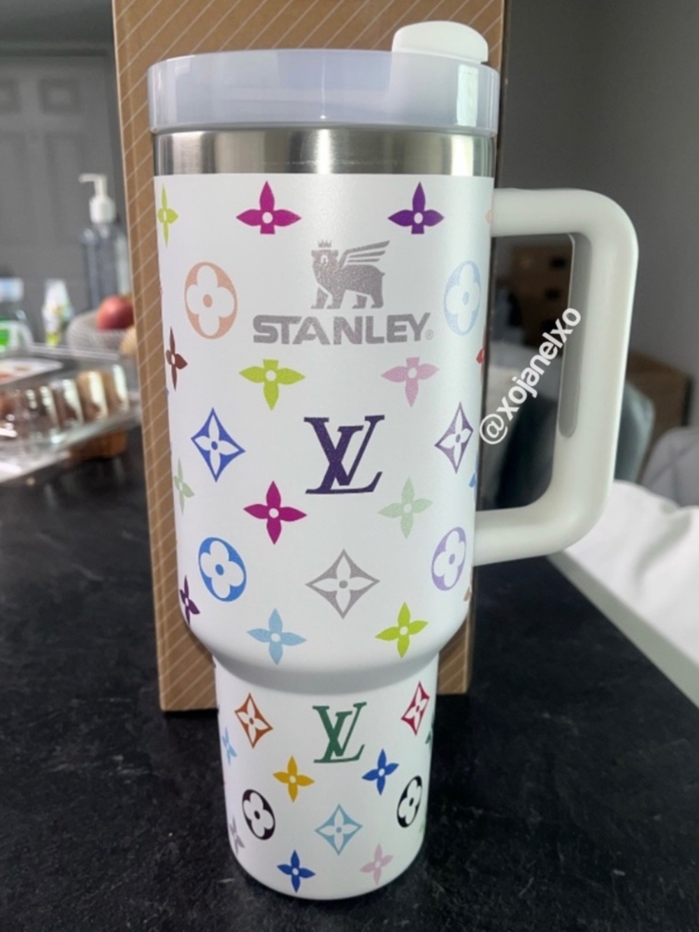 Stanley White Patterned Quencher Tumbler with Handle